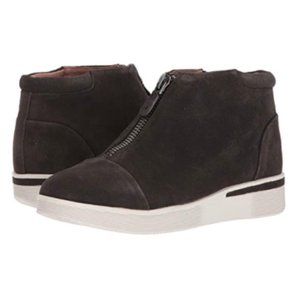 GENTLE SOULS by Kenneth Cole suede sneakers